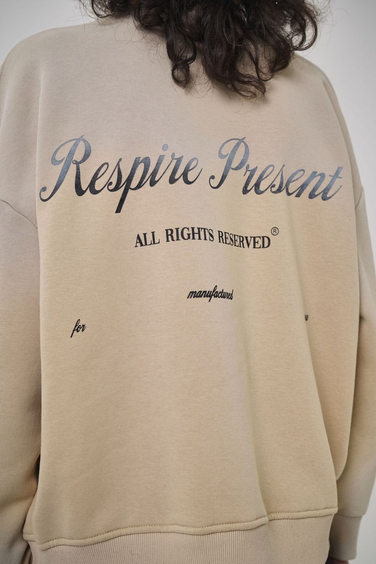 Kadın Oversize Respire Present Yazılı Sweatshirt