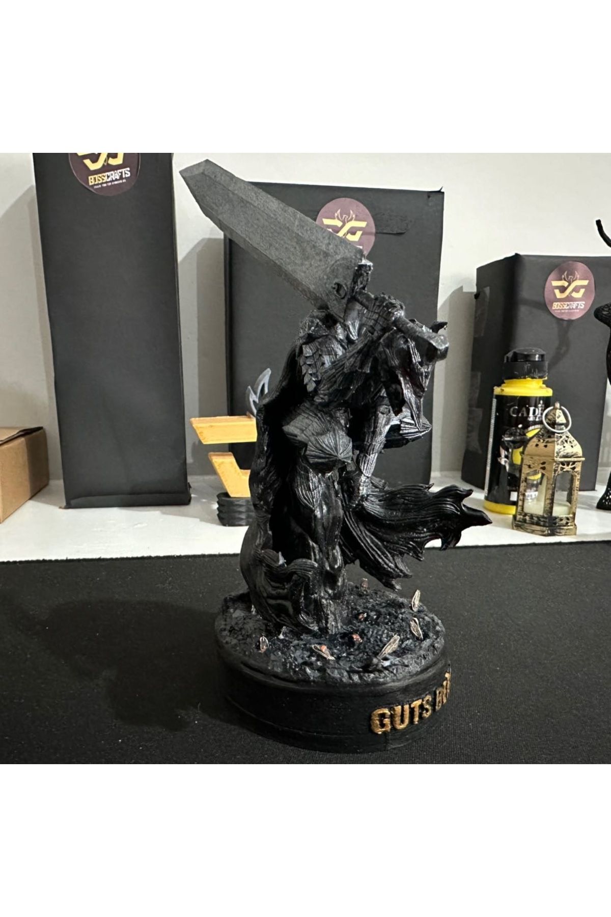 figur Guts Berserk Ledlivesiyon -15cm