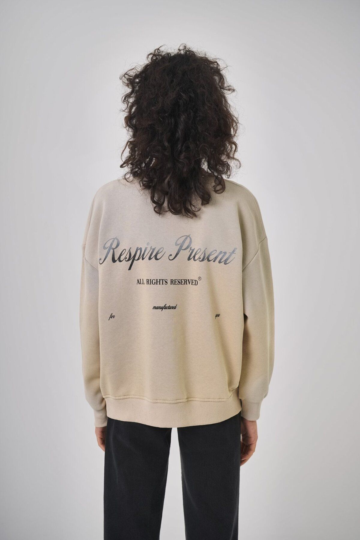 Kadın Oversize Respire Present Yazılı Sweatshirt