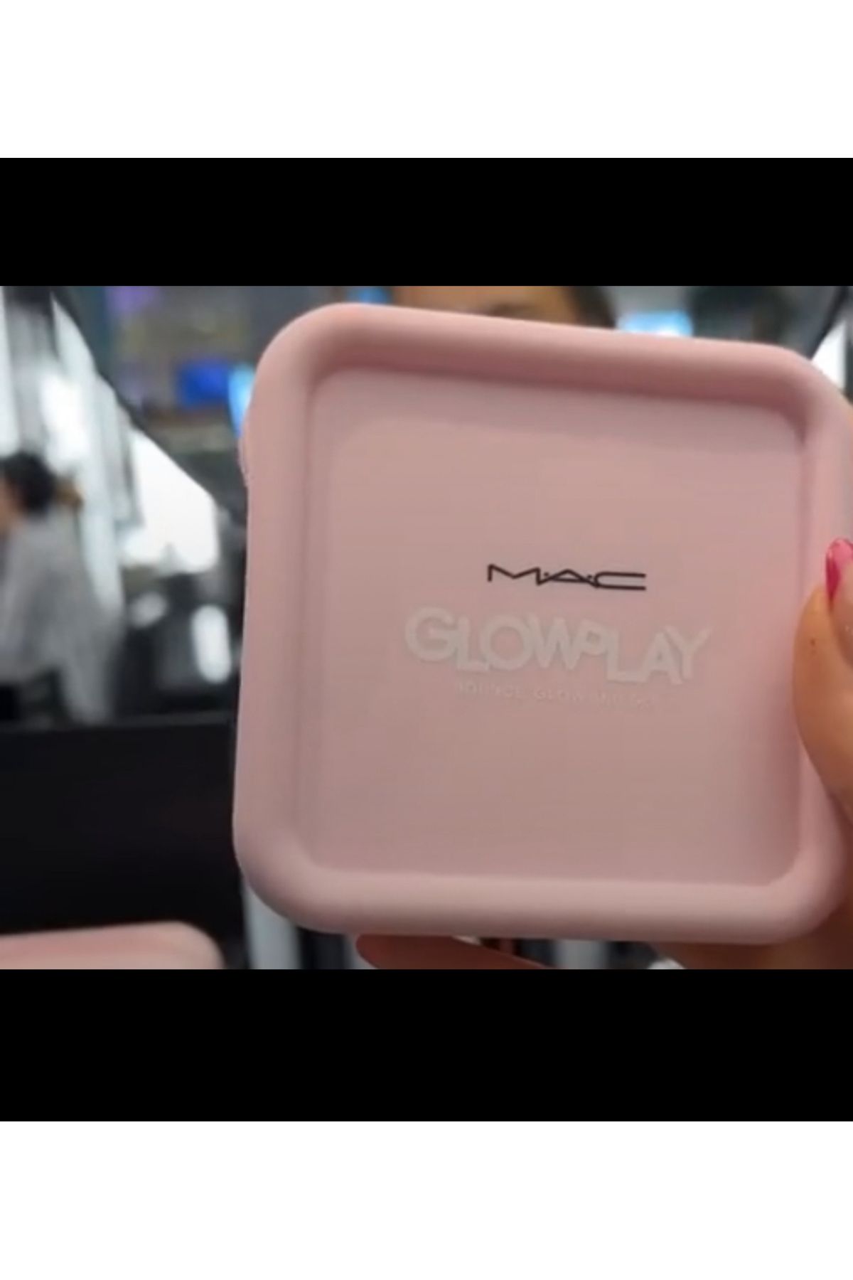 Mac Glow Play Mini Makyaj Çantası