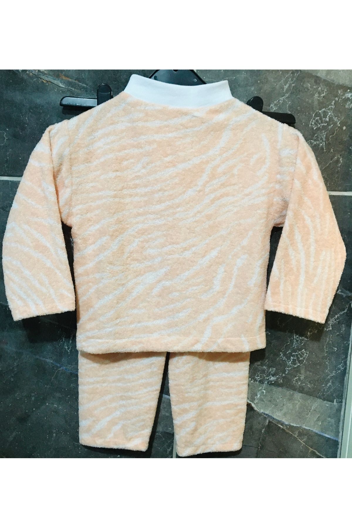 Havlu dokulu bebek pijama takımı