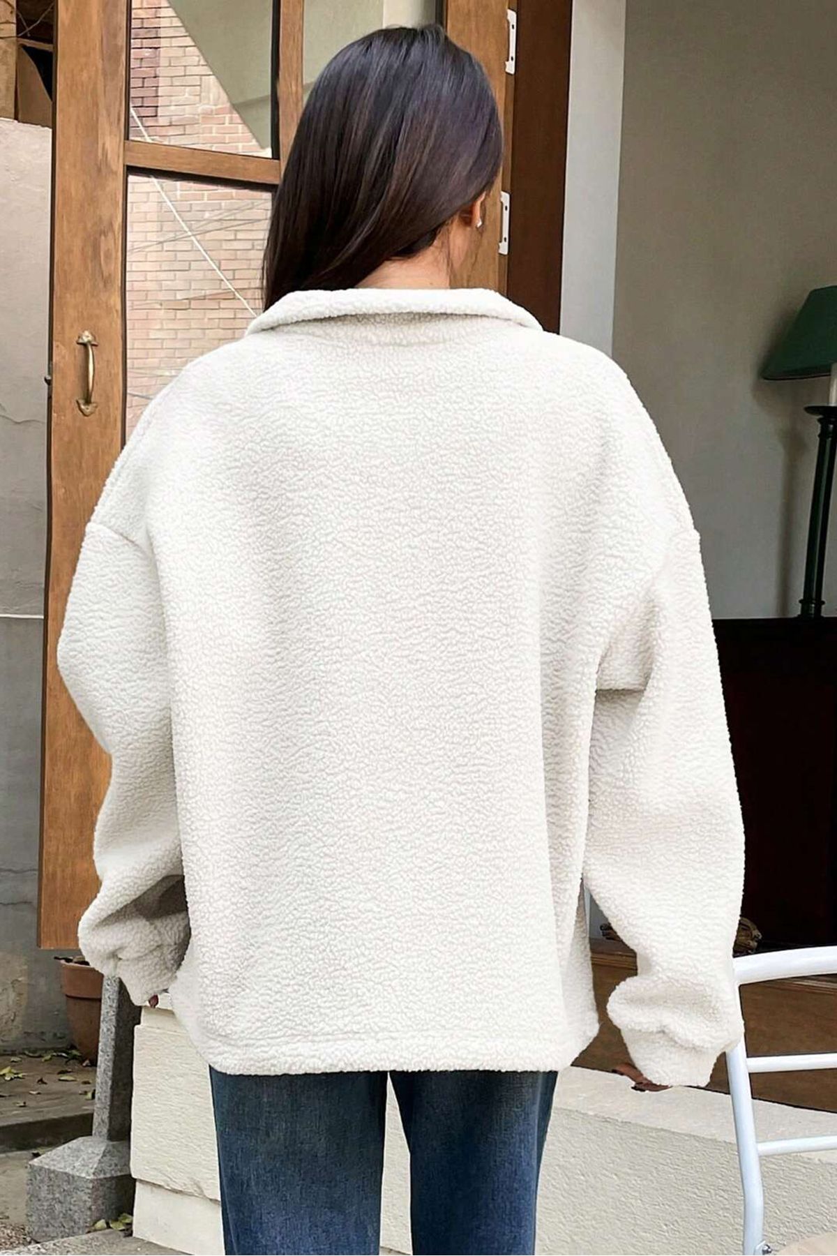 Kadın Beyaz Dik Yaka Oversize Peluş Sweatshirt