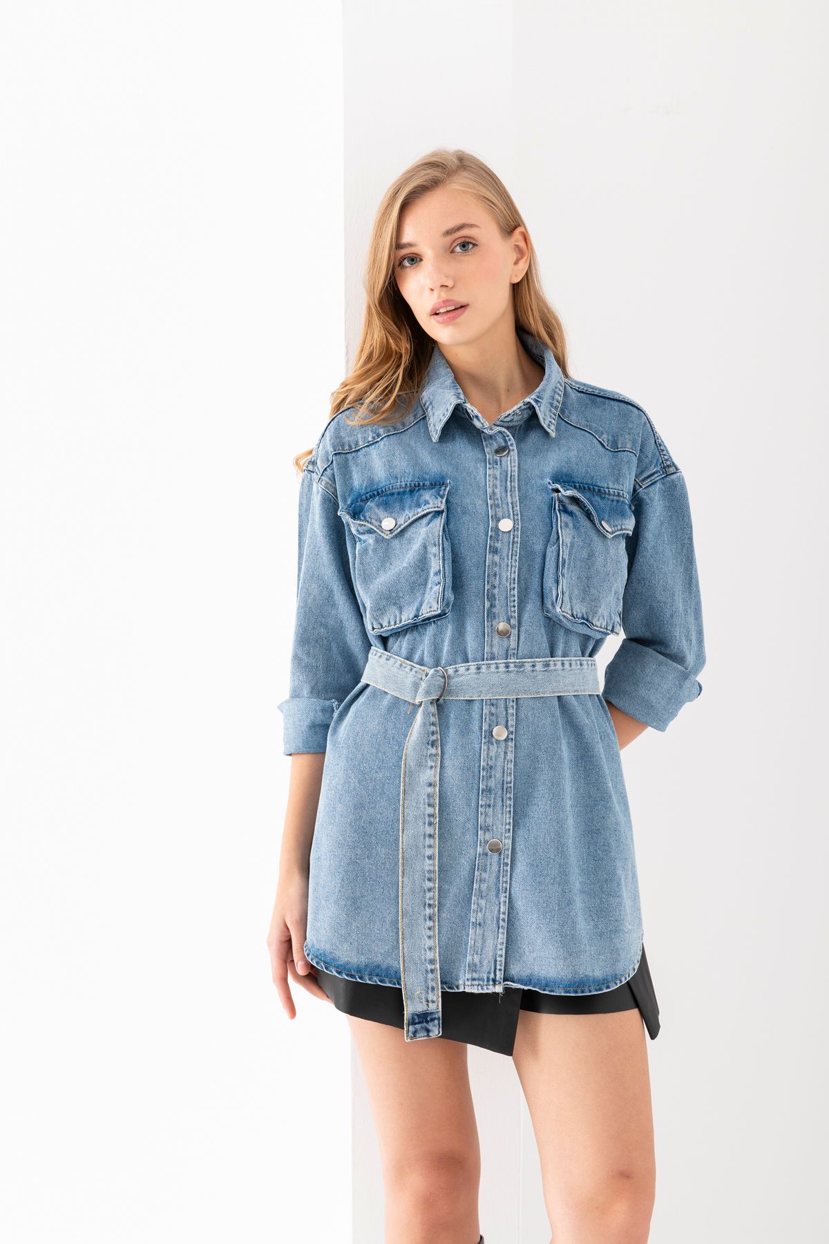 Çift cepli Oversize Kemerli Denim Ceket