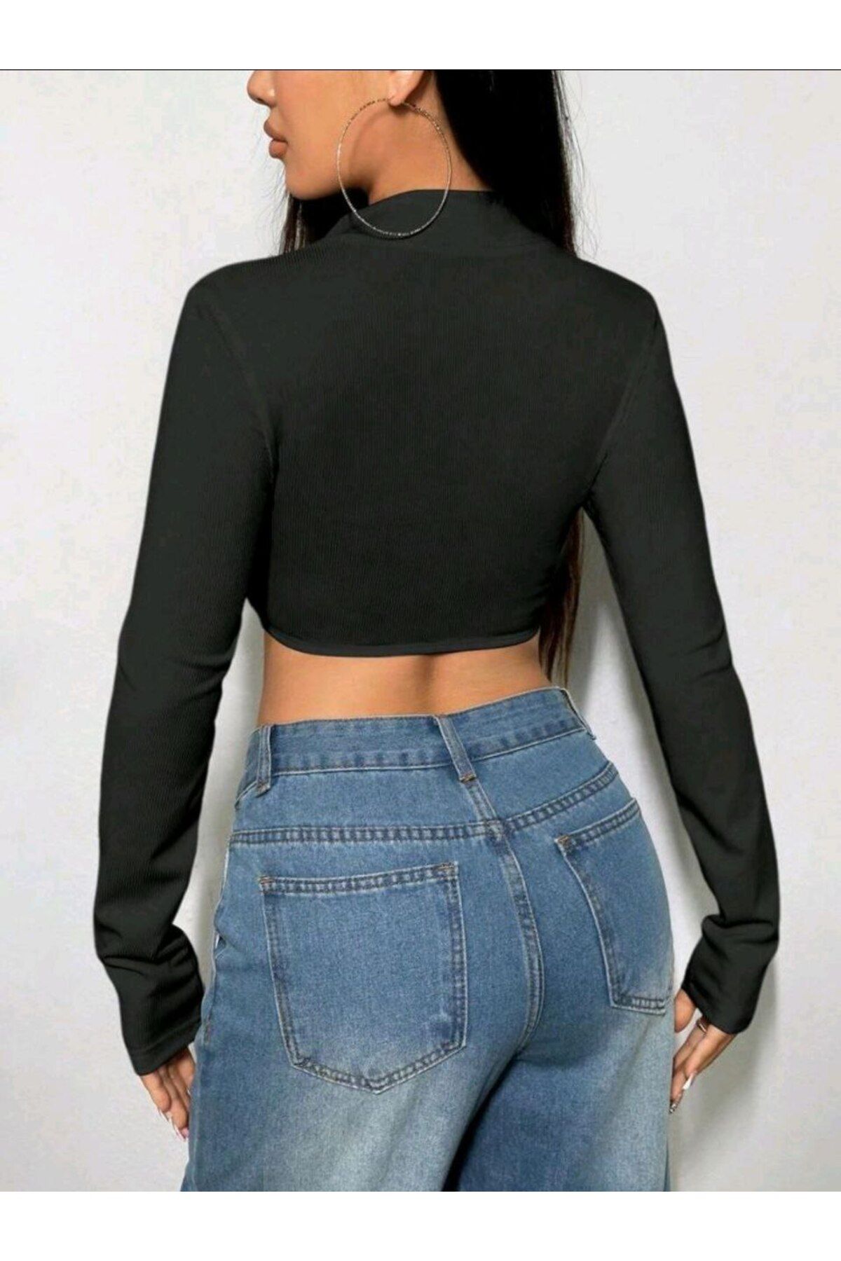 Kadın Beyaz Dik Yaka Uzun kol Parmak Geçirmeli Fermuarlı Detaylı Kaşkorse Kadın Bluz Crop Top Bluz