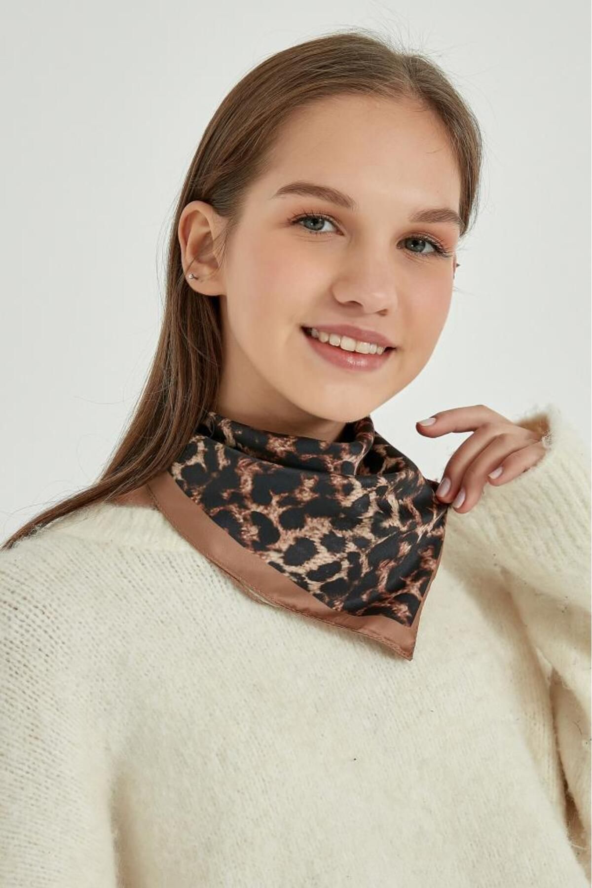 13486 Leopar Desenli Bandana Fular