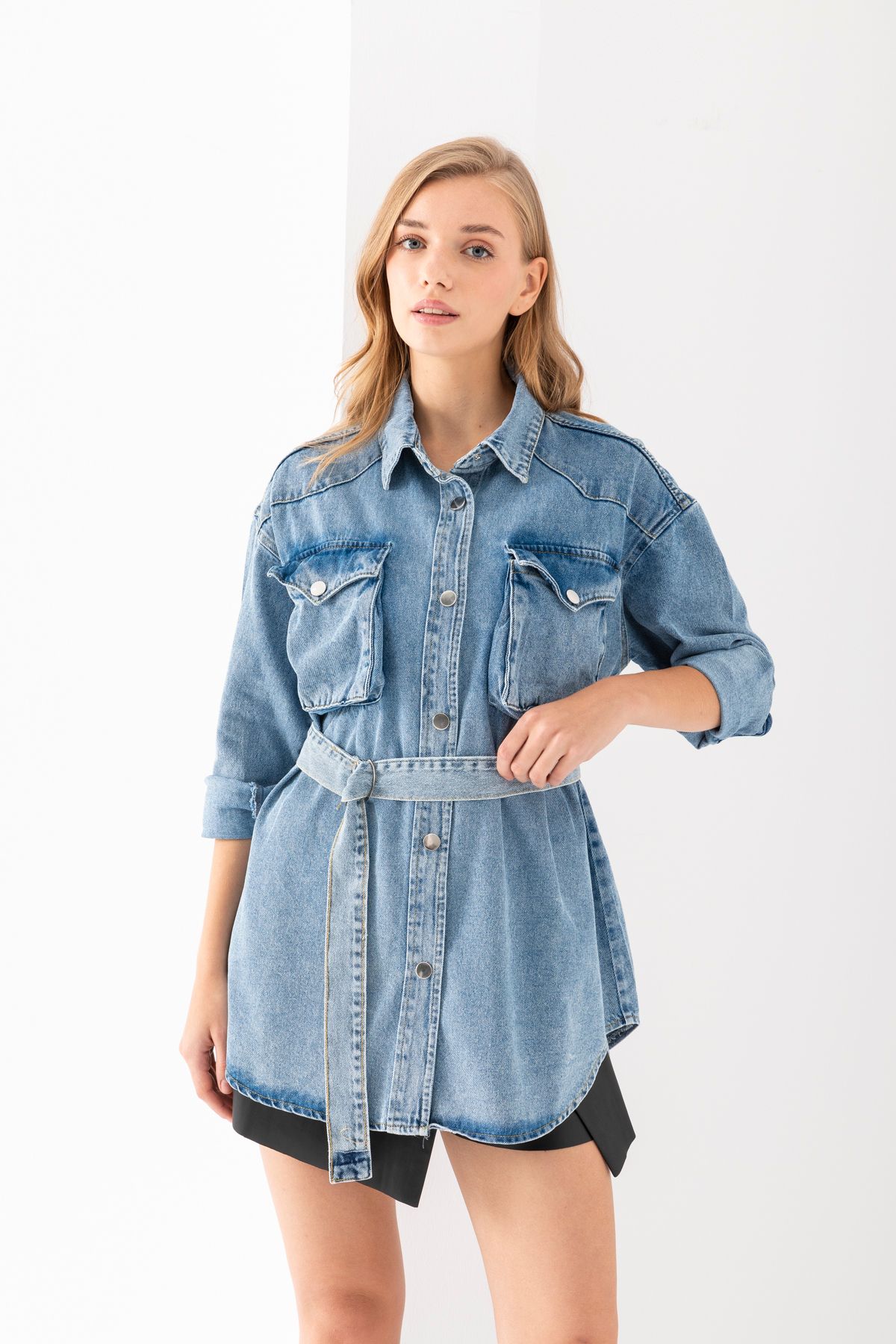 Çift cepli Oversize Kemerli Denim Ceket