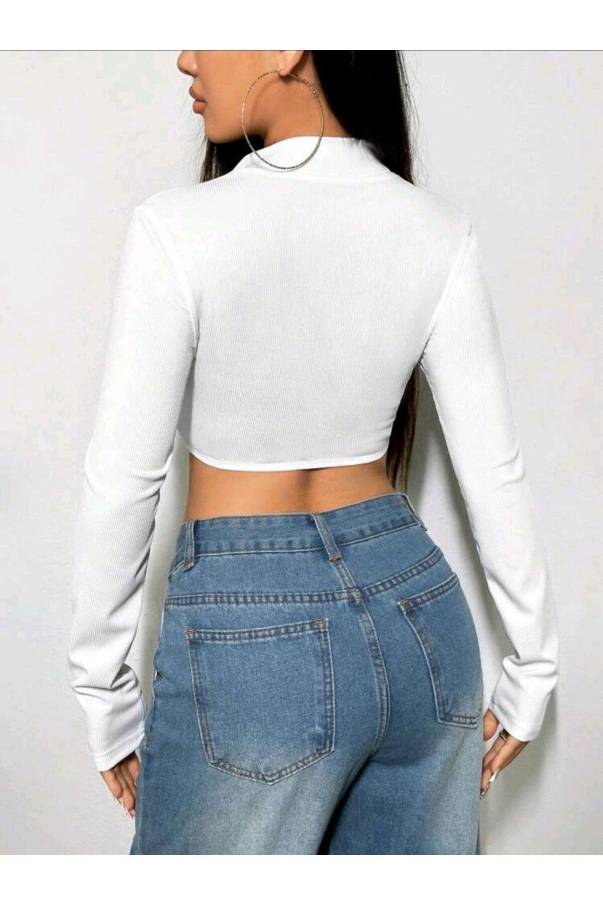 Kadın Beyaz Dik Yaka Uzun kol Parmak Geçirmeli Fermuarlı Detaylı Kaşkorse Kadın Bluz Crop Top Bluz