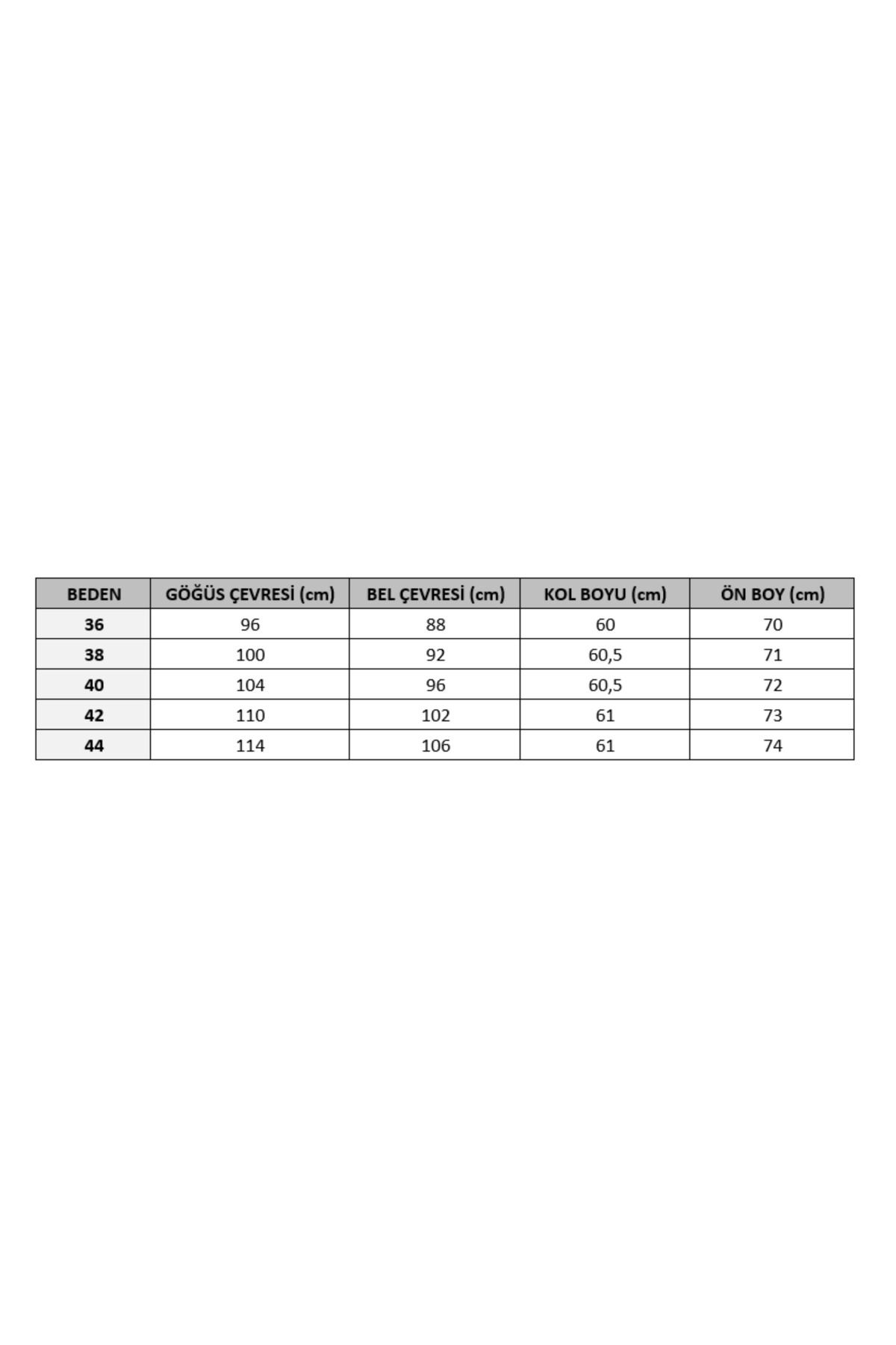 Manşet Detaylı Siyah Ceket