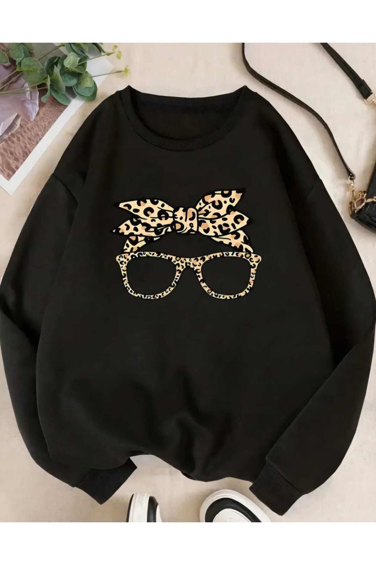 Leopar Yıldız Desenli Baskılı Bisiklet Yaka Oversize Sweatshirt Kadın