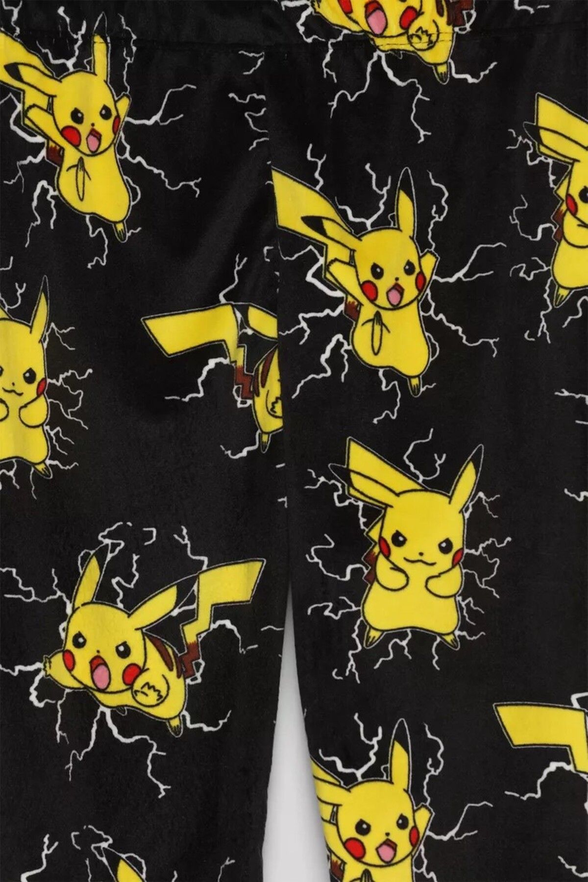 Kadife Pikachu Pokémon™ pijama takımı