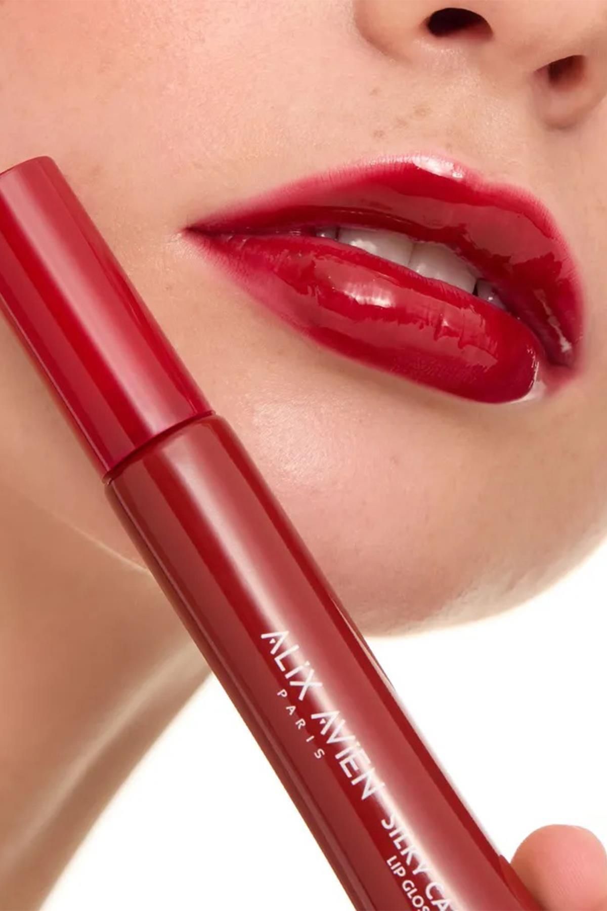 Silky Care Lipgloss 309 - Sweet Cherry - Yumuşak Pürüzsüz Görünüm - Koruyucu Ve Nemlendirici Etki