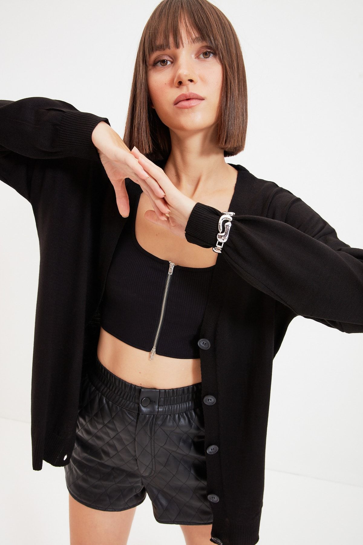 TRENDYOLMİLLA Siyah Oversize Triko Hırka TWOAW22HI0675