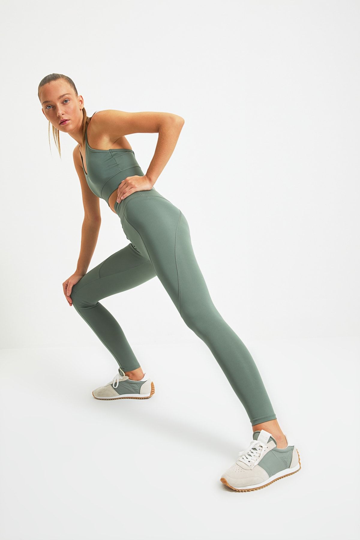 TRENDYOLMİLLA Haki Baskı ve Karyoka Dikiş Detaylı Toparlayıcı Spor Tayt TWOAW22TY0047
