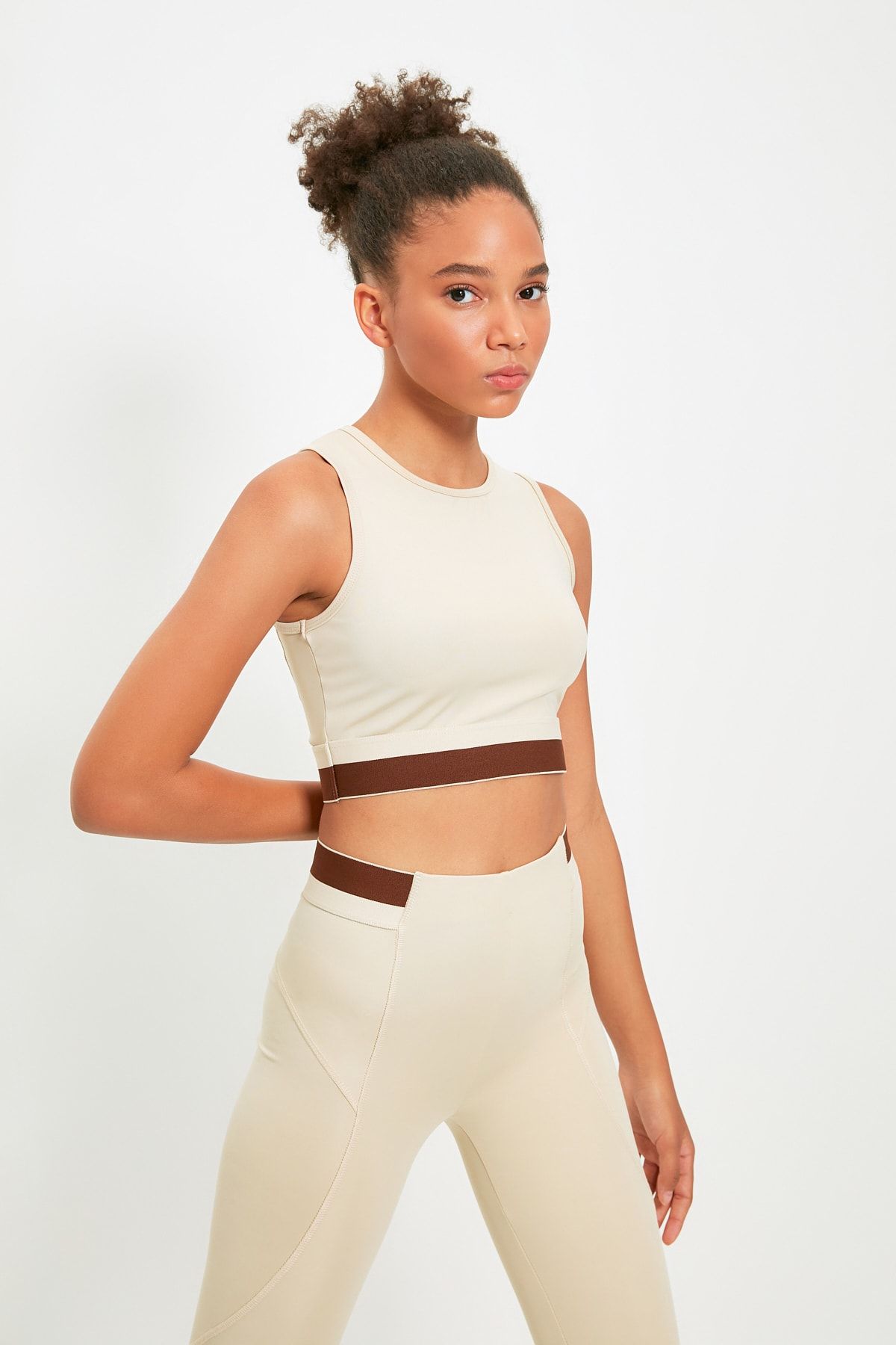 TRENDYOLMİLLA Bej Destekli Şerit Detaylı Spor Sütyeni TWOAW22SS0020