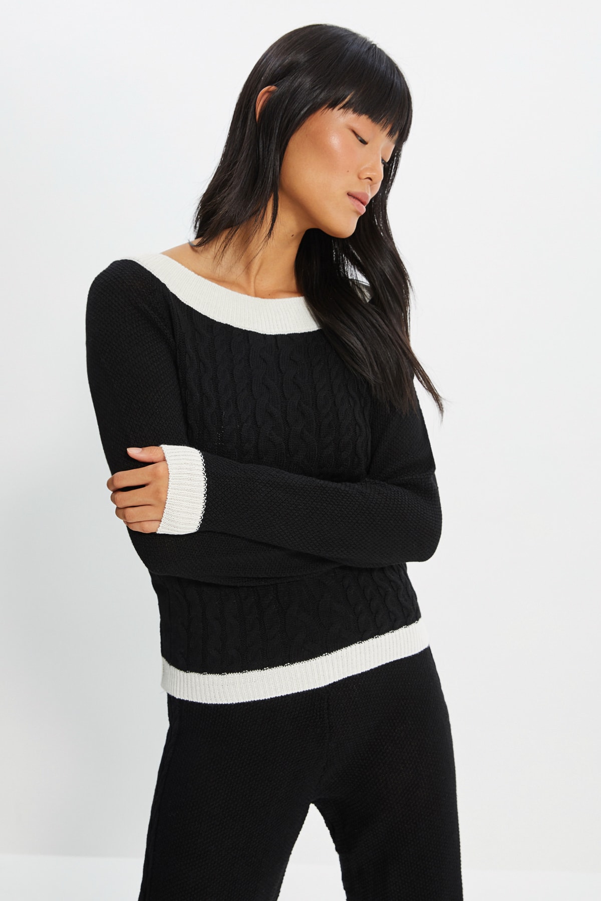 TRENDYOLMİLLA Siyah Triko Alt-Üst Takım TWOAW22AU0081