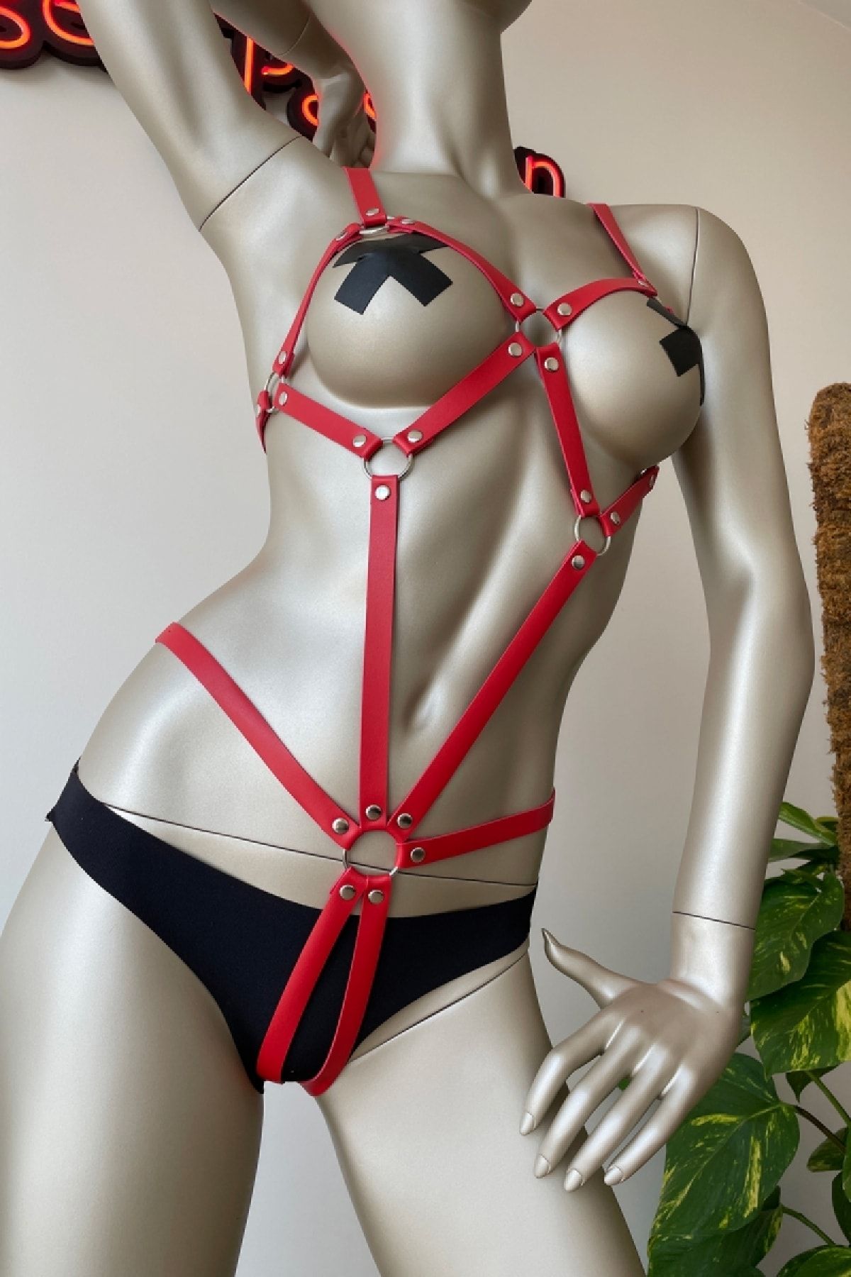 The She Deri İç Giyim Vücudu Saran Kırmızı Deri Body Harness