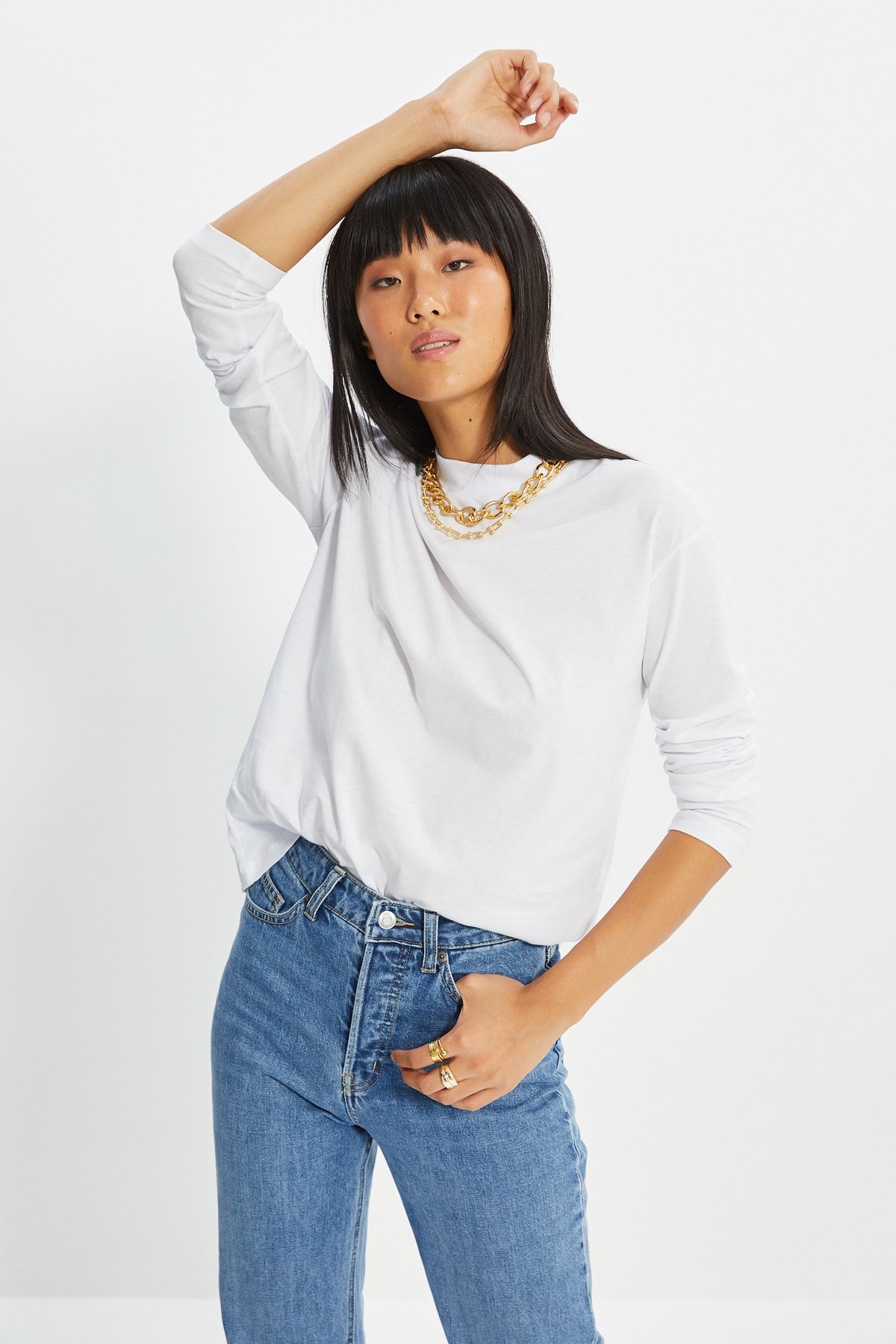 TRENDYOLMİLLA Beyaz Uzun Kollu Dik Yaka Basic Örme T-shirt TWOAW20TS0233