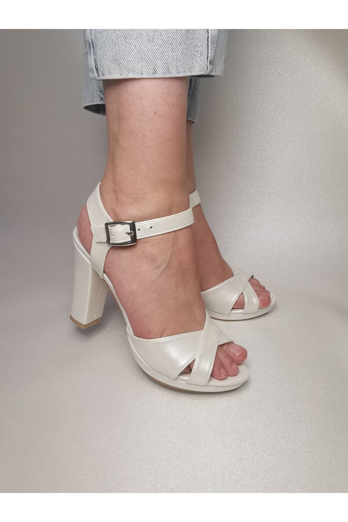 LİNEER Kadın Sedef Beyaz Renk Ön Çapraz 9 Cm Platform Topuklu Abiye Ayakkabı