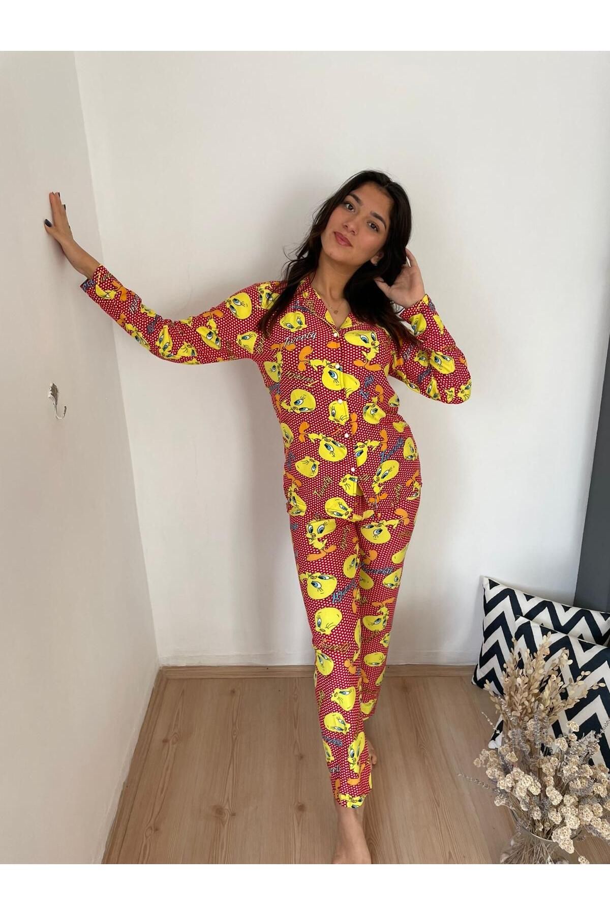 Tweety Desenli Ceket Yaka Düğmeli Pijama Takımı - Pijamerry