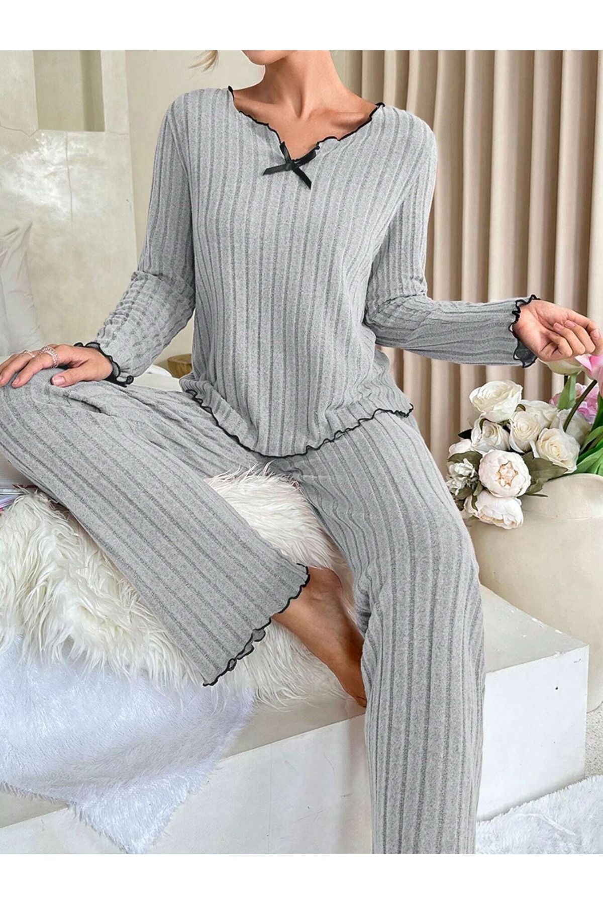 Gri Pamuklu Fiyonk Detaylı Pijama Takımı