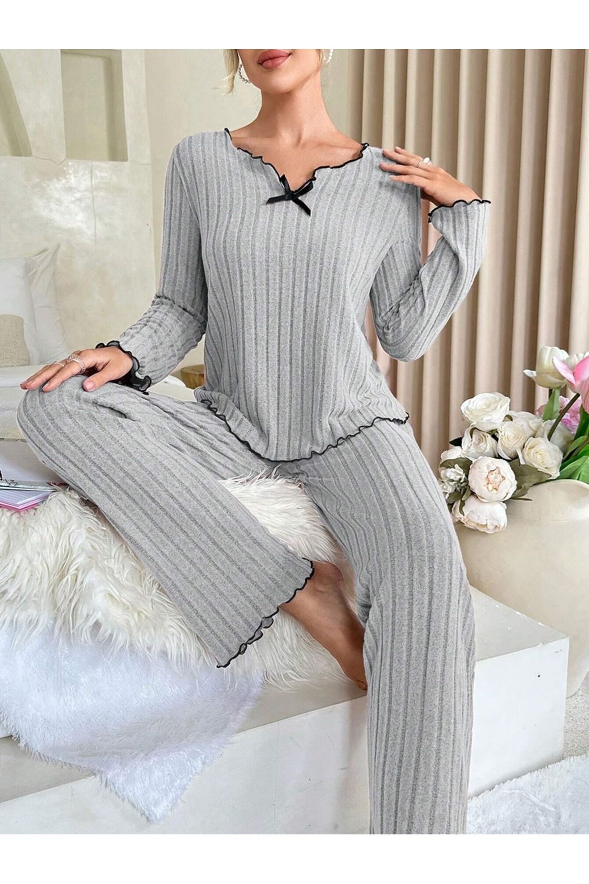 Gri Pamuklu Fiyonk Detaylı Pijama Takımı