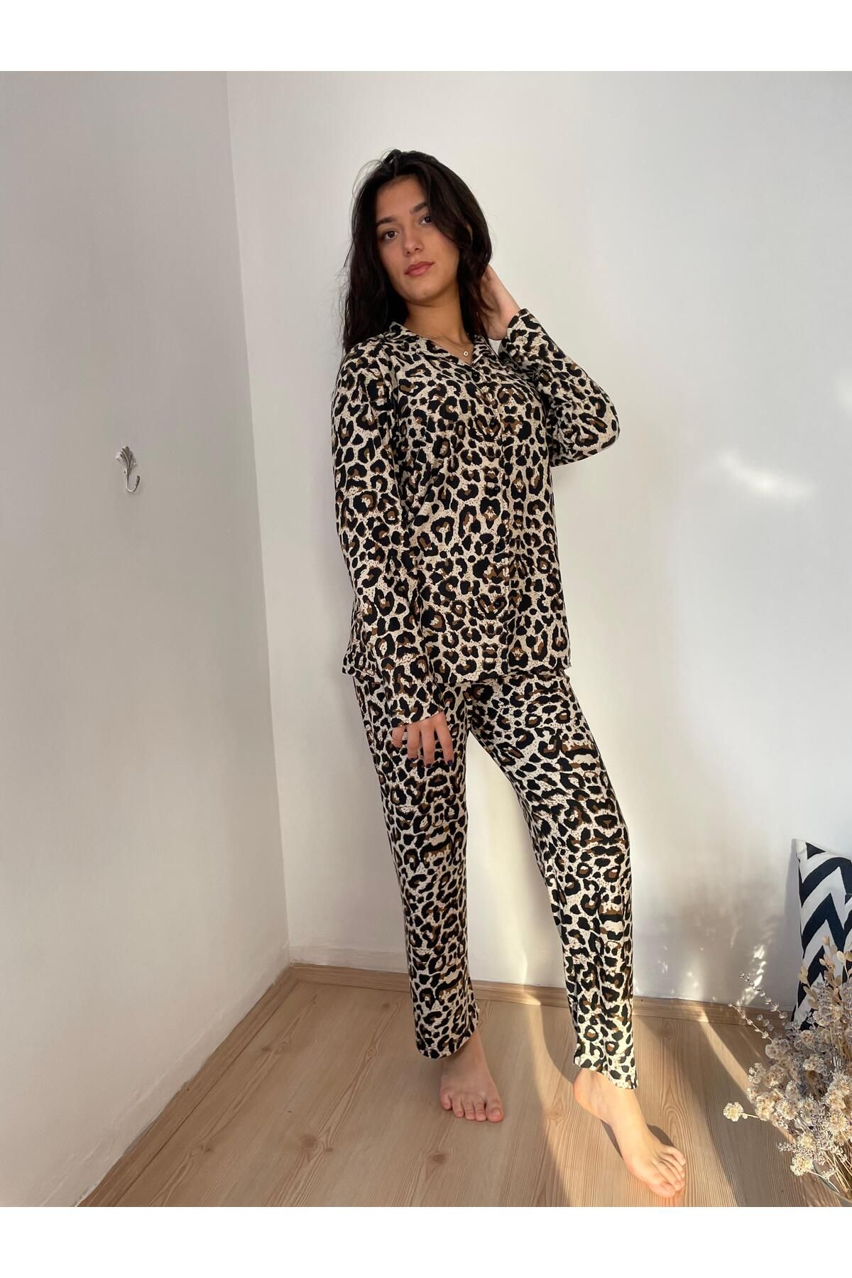 Leopar Desenli Ceket Yaka Düğmeli Pijama Takımı - Pijamerry