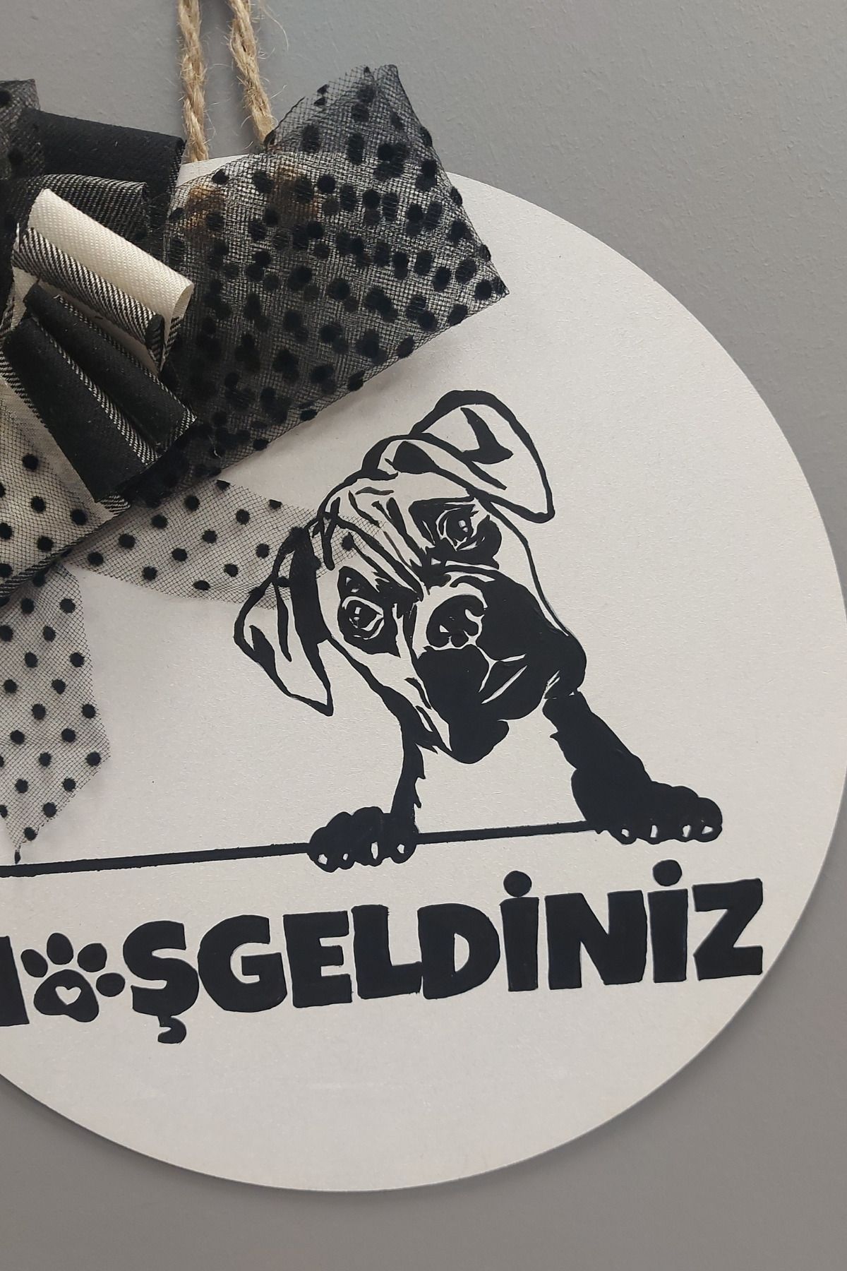 Köpek Temalı Beyaz Renk Ekose Kurdeleli Kapı Duvar Süsü