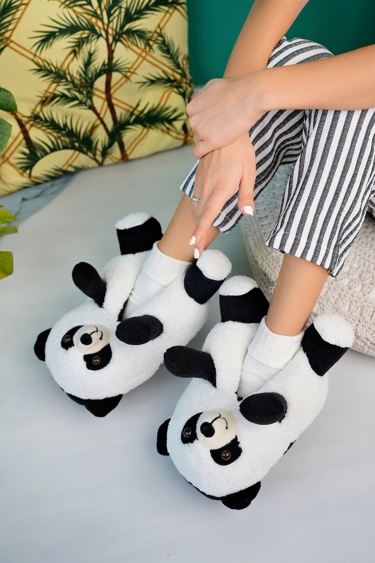 Panda Rahat Peluş Sessiz Taban Yıkamalı Unisex Panduf Ev Botu