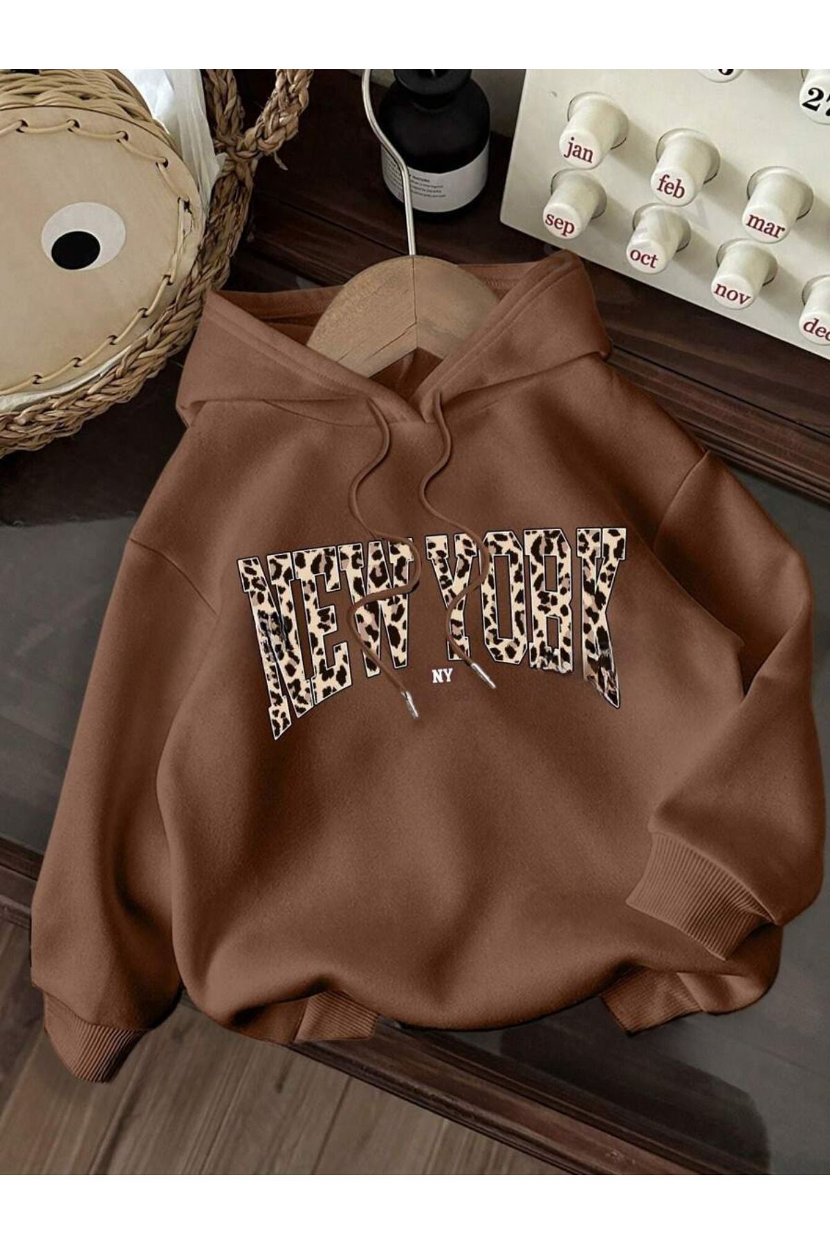 Modern Bir Tarzla Leoparlı New York Baskılı Oversize Sweatshirt