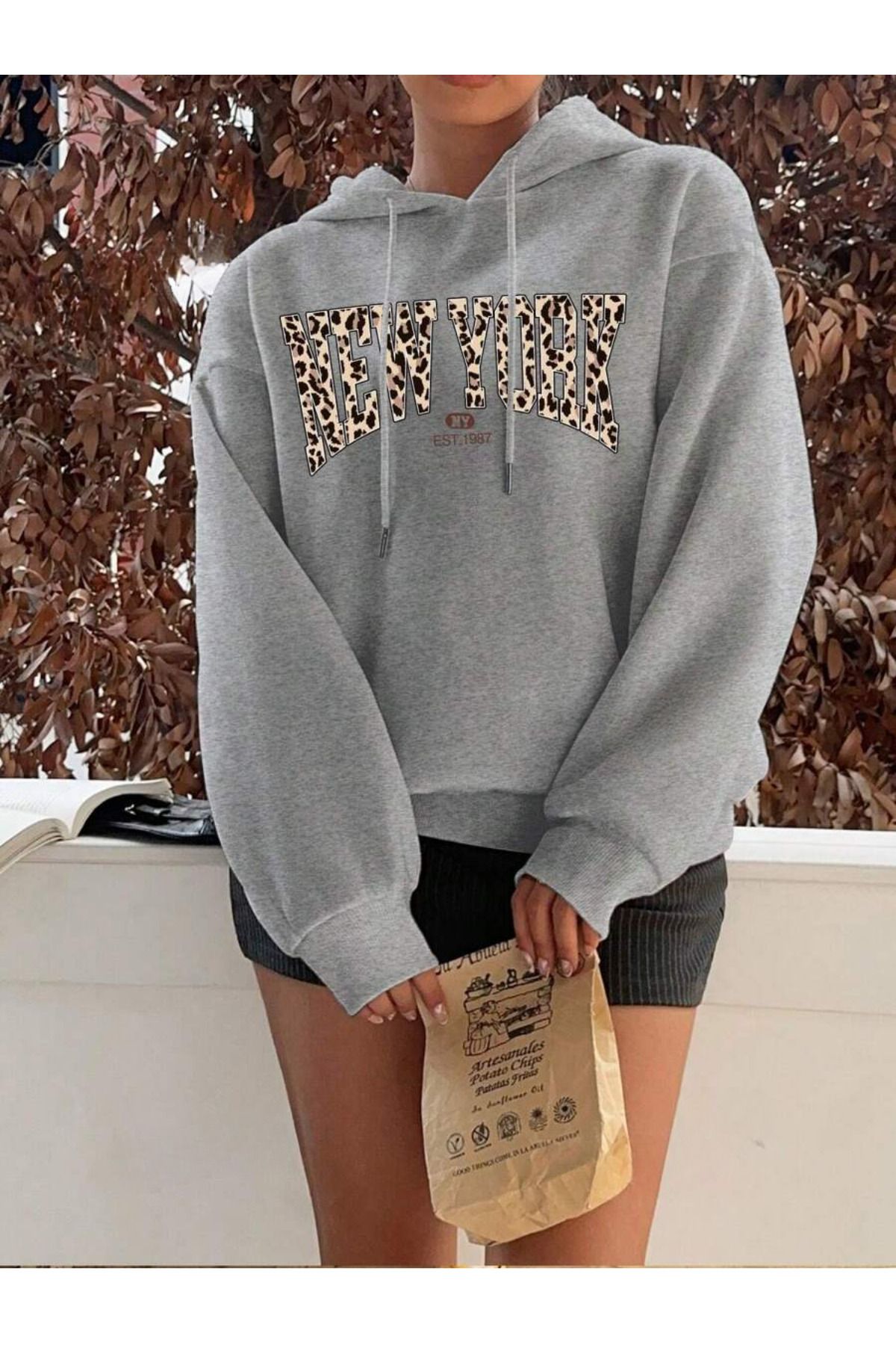 Modern Bir Tarzla Leoparlı New York Baskılı Oversize Sweatshirt