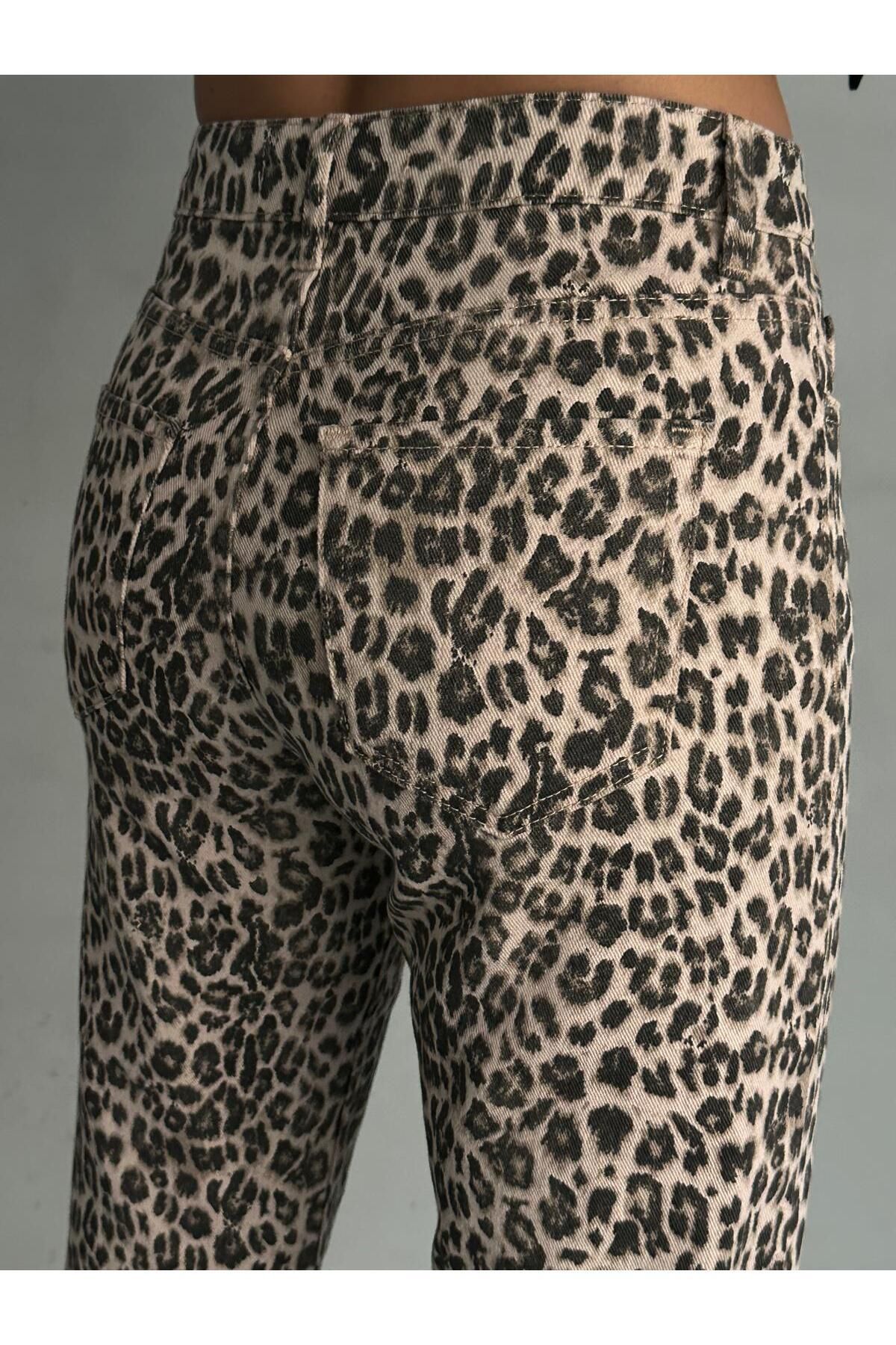 LEOPAR DESENLİ STRAIGHT BORU PAÇA LİKRALI PANTOLON