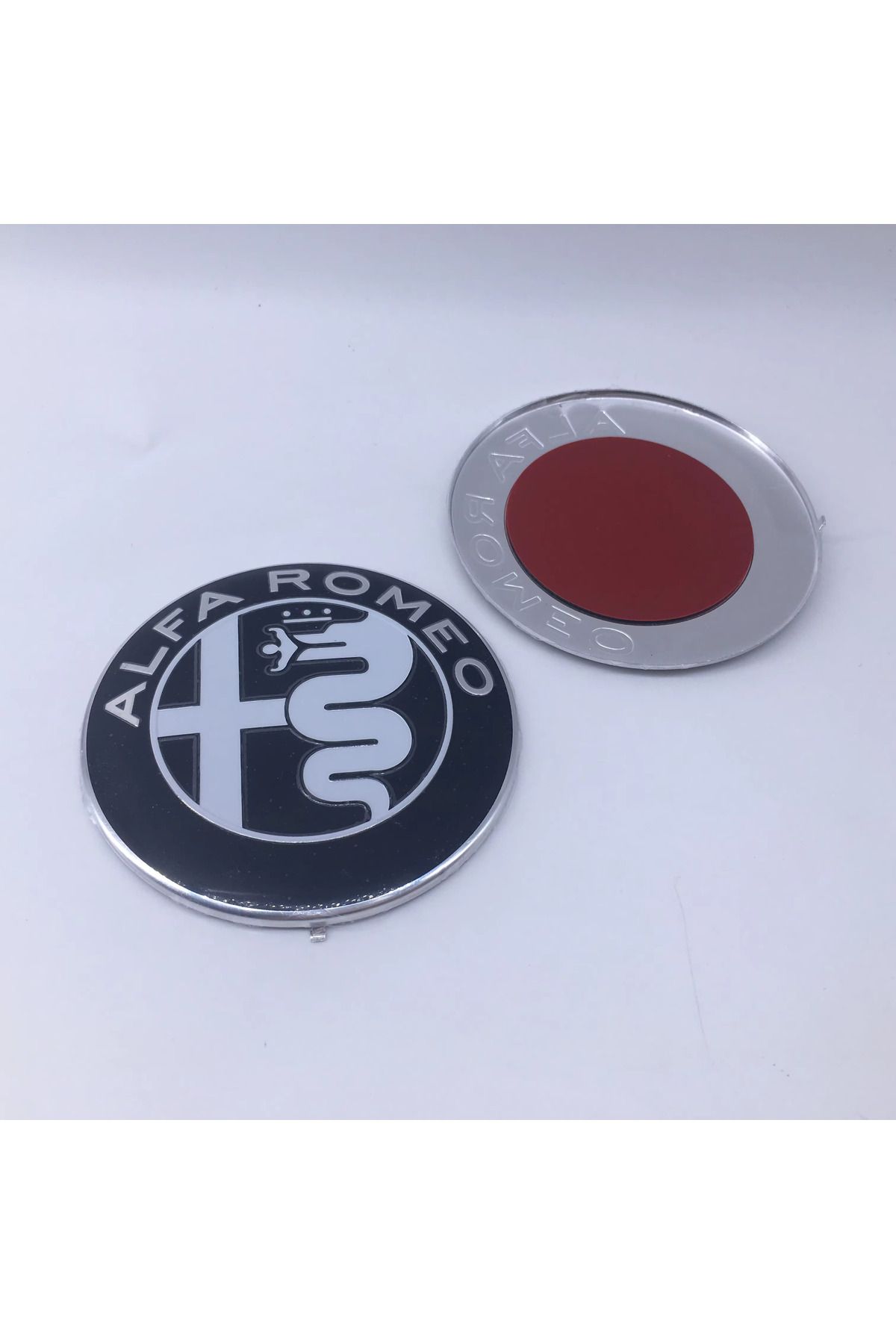 ALFA ROMEO ÖN ARKA LOGO 1 TAKIM JANT LOGO 1 ADET DİREKSİYON LOGO TAKIMI (SİYAH-GÜMÜŞ)