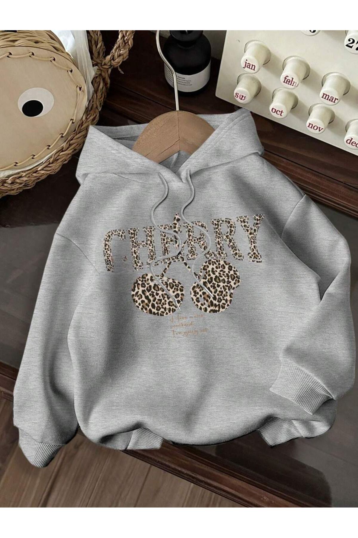 Modern Bir Tarzla Leopar Baskılı  Cheery Oversize Sweatshirt - Kapüşonlu - Cool ve Comfort