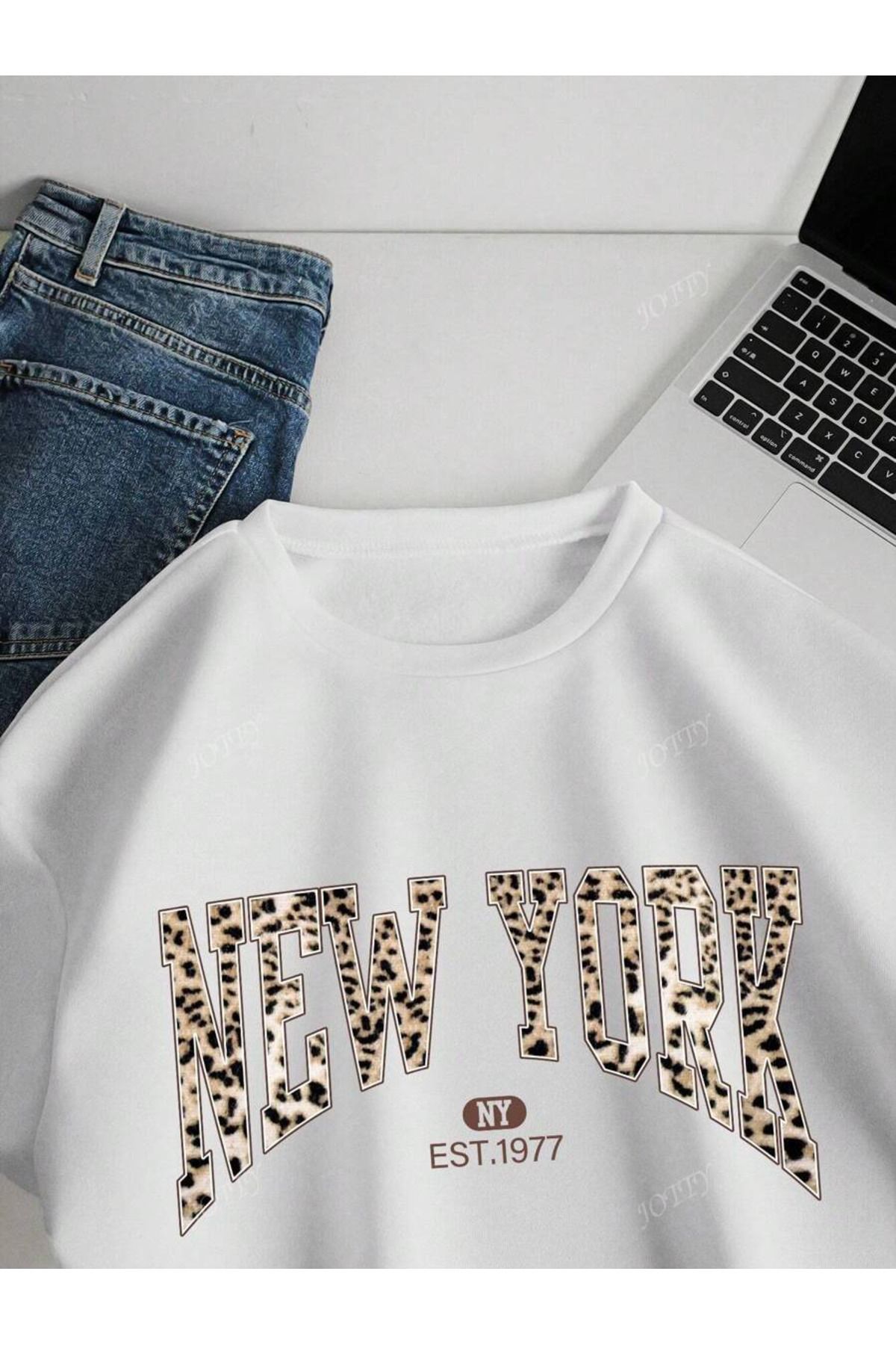 Modern Bir Tarzla Leoparlı New York Baskılı Oversize Sweatshirt - Bisiklet Yaka - Cool ve Comfort