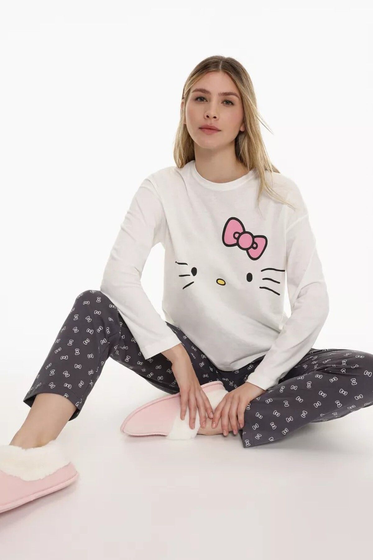 Hello Kitty ©Sanrio yumuşak pijama takımı