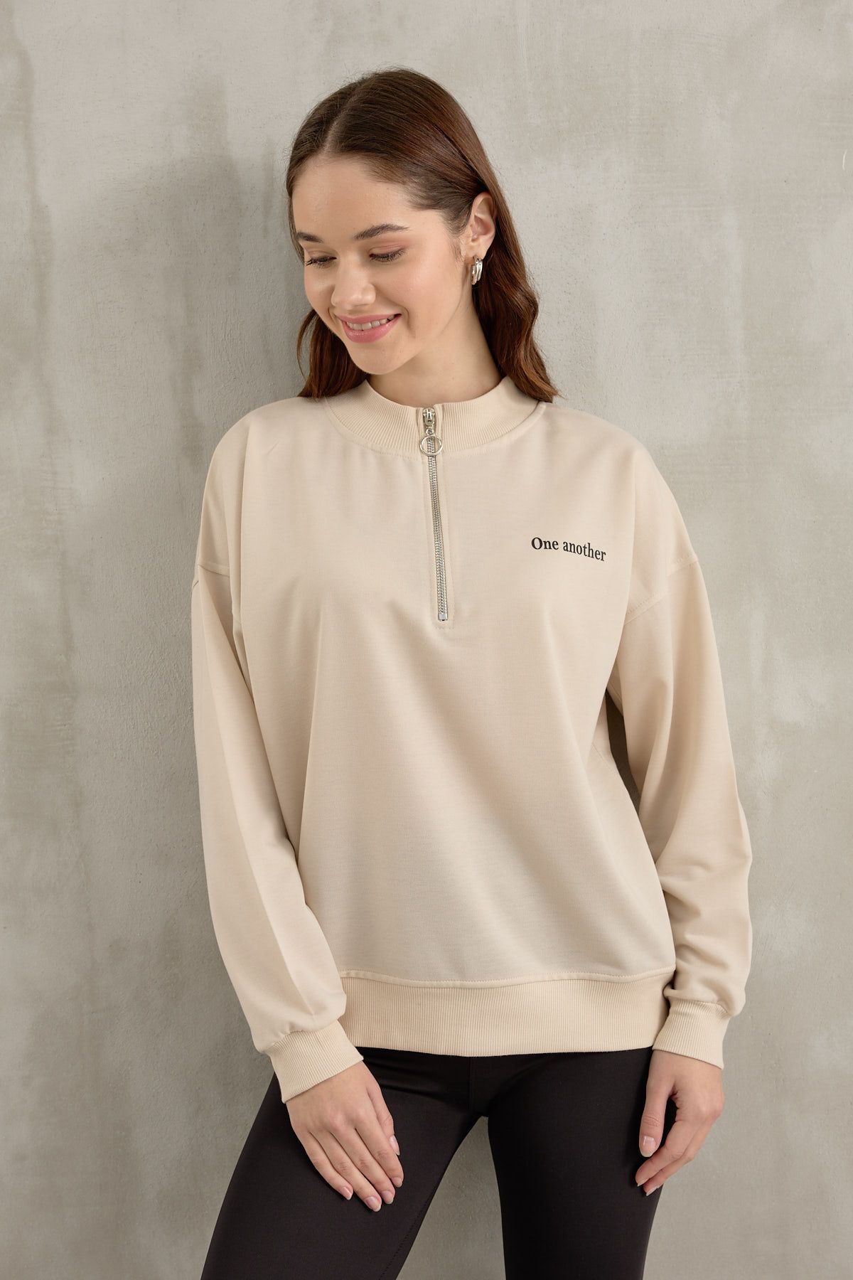 Kadın One Baskı Detay Yarım Fermuarlı Crop Sweatshirt