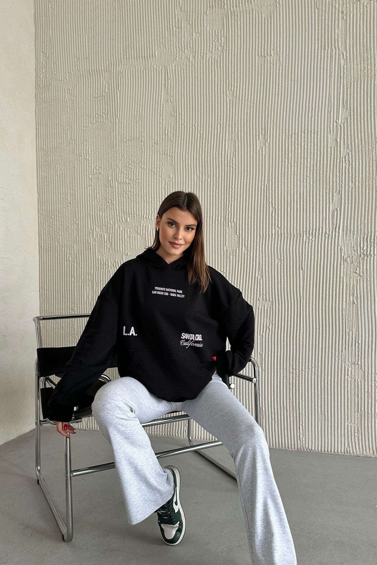 Oversize Kapüşonlu Baskılı Siyah Sweatshirt