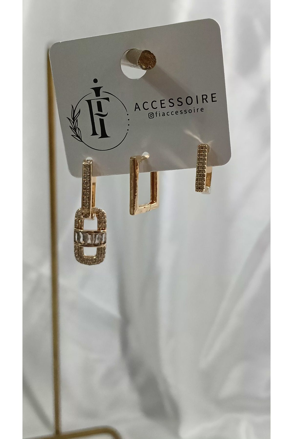 Fİ ACCESSOIRE VİP DÖRTGENÜÇLÜ KÜPE