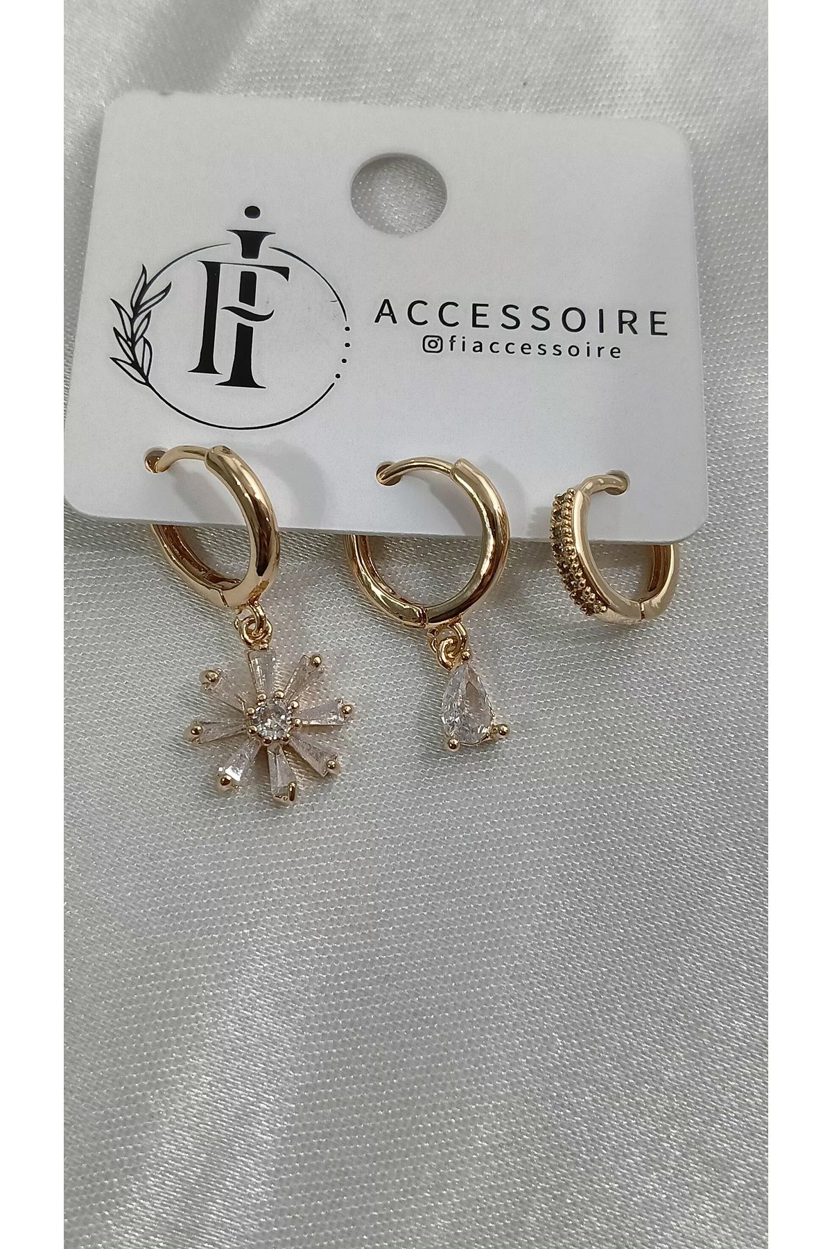 Fİ ACCESSOIRE VİP BEYAZPAPATYA HALKA KÜPE