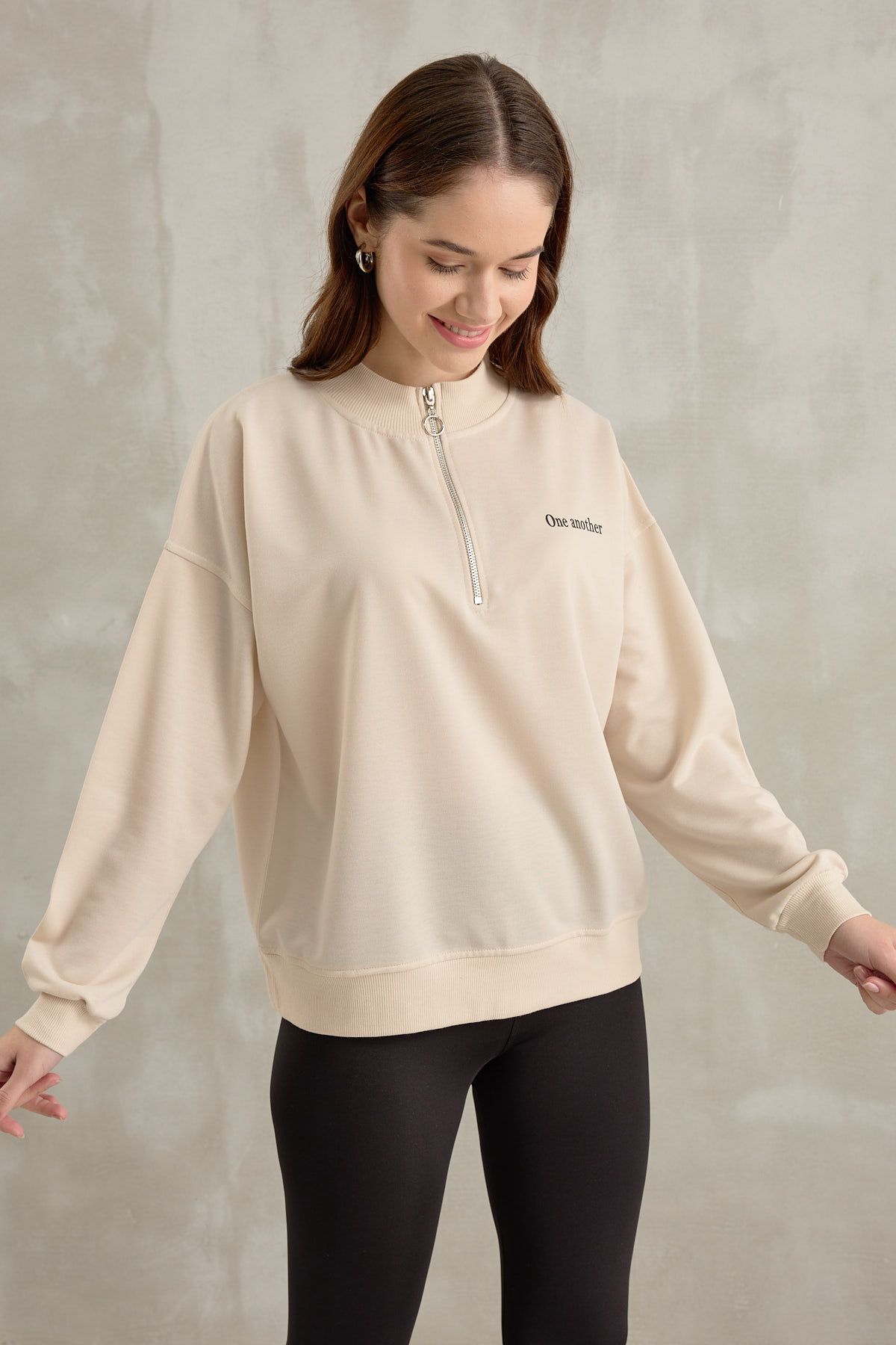 Kadın One Baskı Detay Yarım Fermuarlı Crop Sweatshirt