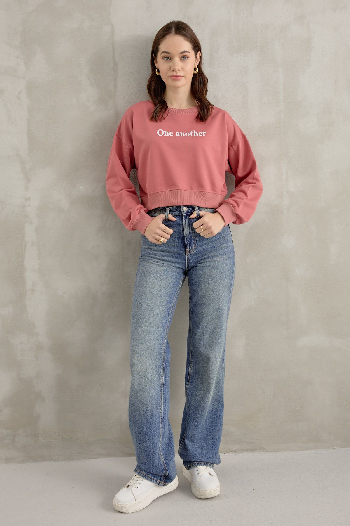 Kadın One Baskı Yarasa Kol Crop Sweatshirt