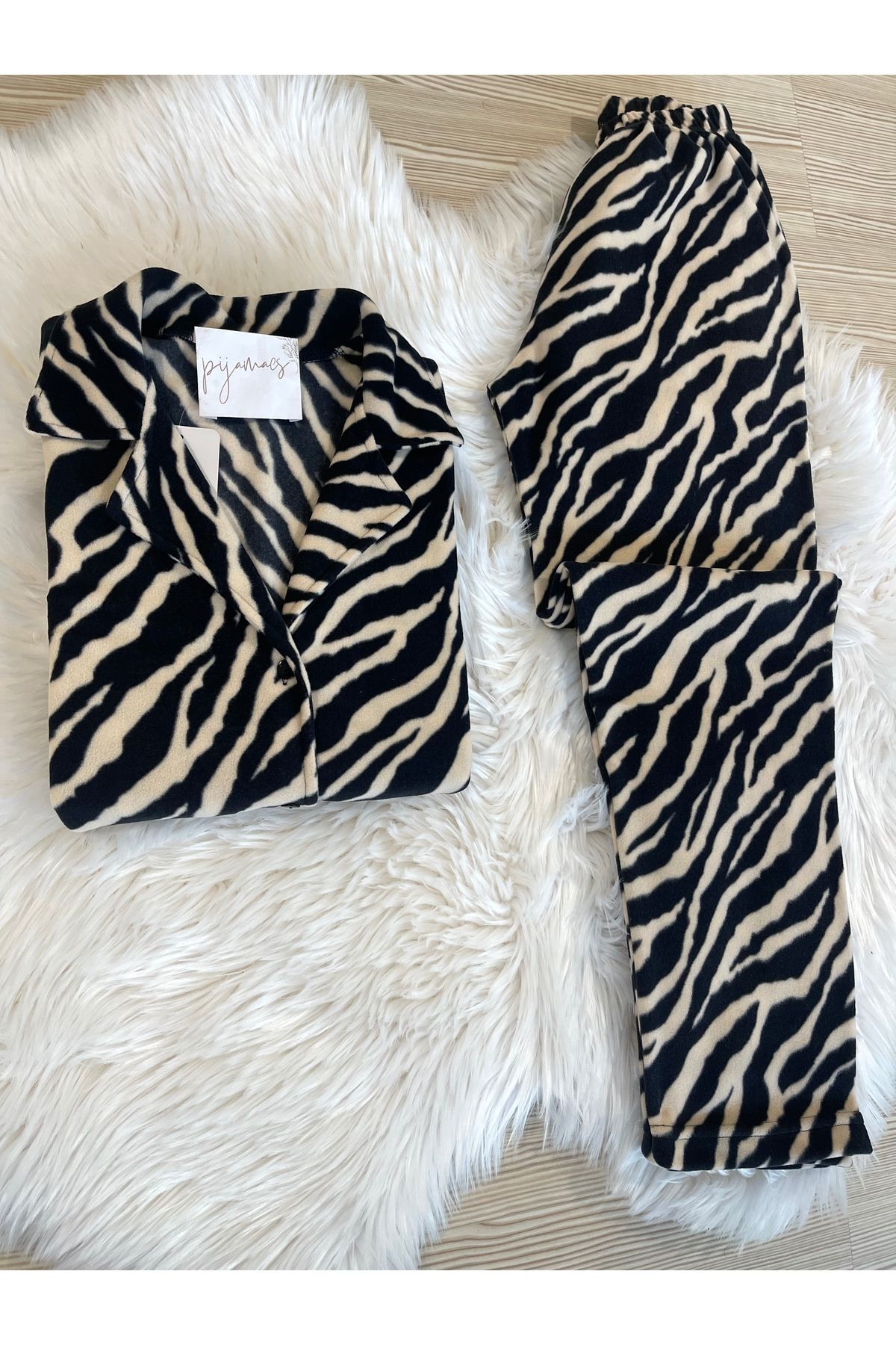 Zebra Desenli Önden Düğmeli Polar Pijama Takımı