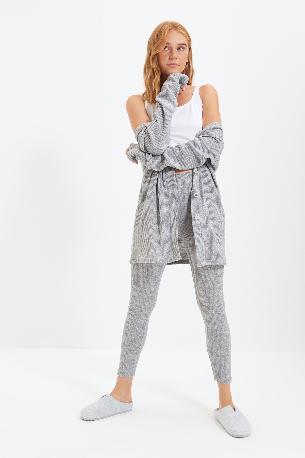 TRENDYOLMİLLA Gri Hırka Pantolon Kaşkorse Örme Pijama Takımı THMAW22PT0040