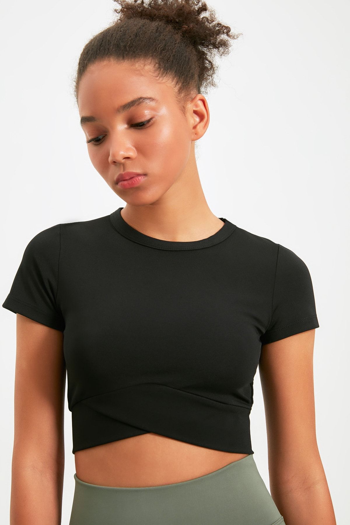 TRENDYOLMİLLA Siyah Anvelop Crop Spor  Bluz TWOAW22BZ0454