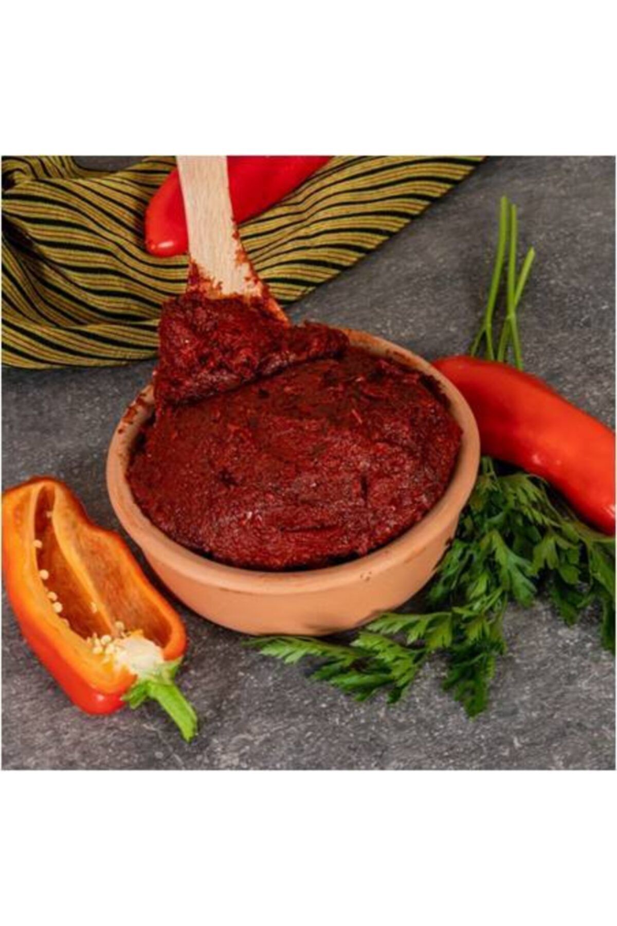 Yöresel Gaziantep Az Yağlı Tohumsuz Yöresel Ev Yapımı Natürel Doğal Güneşte Kurutulmuş Acı Biber Salçası 1 kg