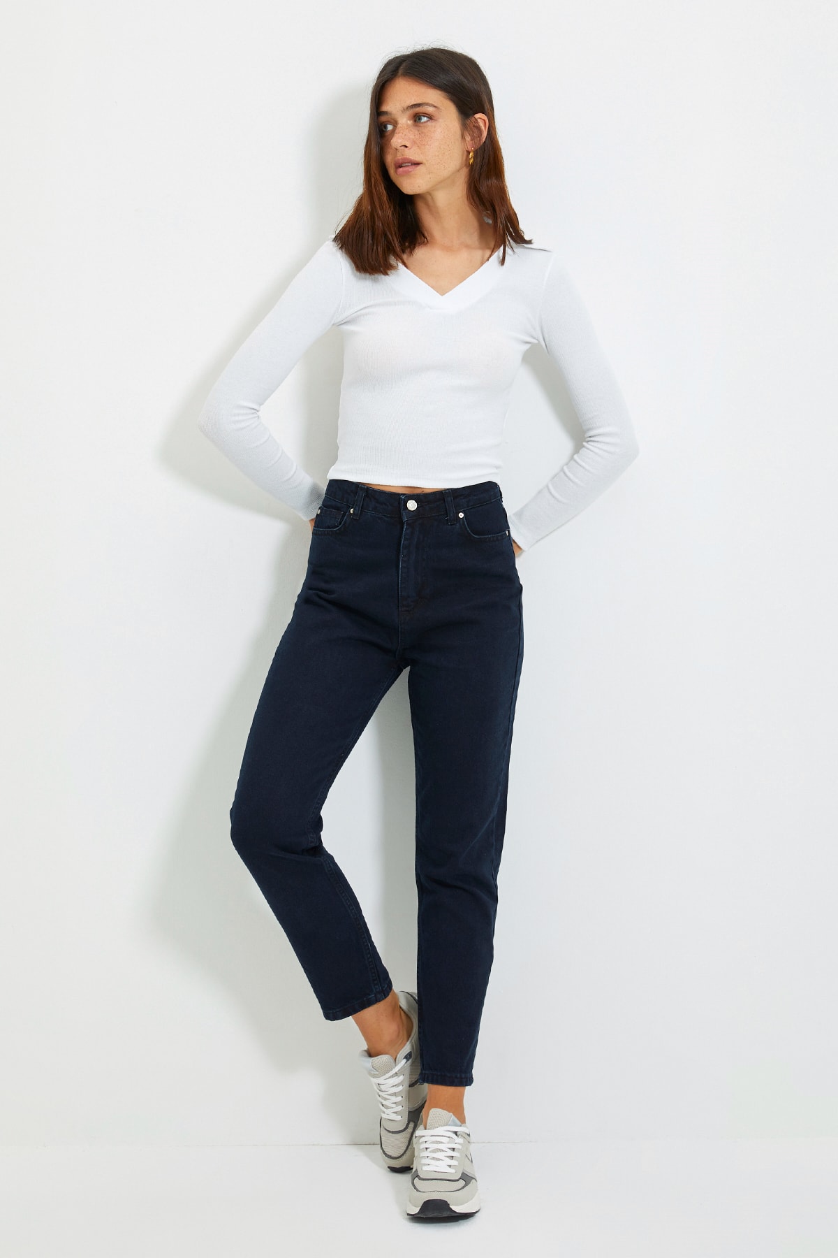 TRENDYOLMİLLA Lacivert Yüksek Bel Mom Jeans TWOAW22JE0418