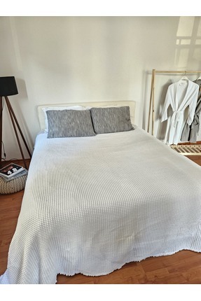 Home & Baby Waffle Desen %100 Pamuk 4 Tarafı Saçaklı Beyaz Renk Yatak Örtüsü / Pike Image 0