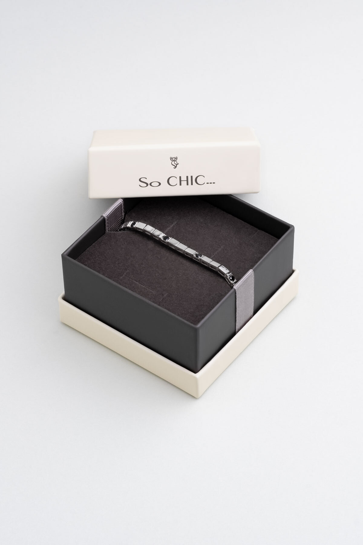 دستبند مردان نقره ای با سنگ سیاه