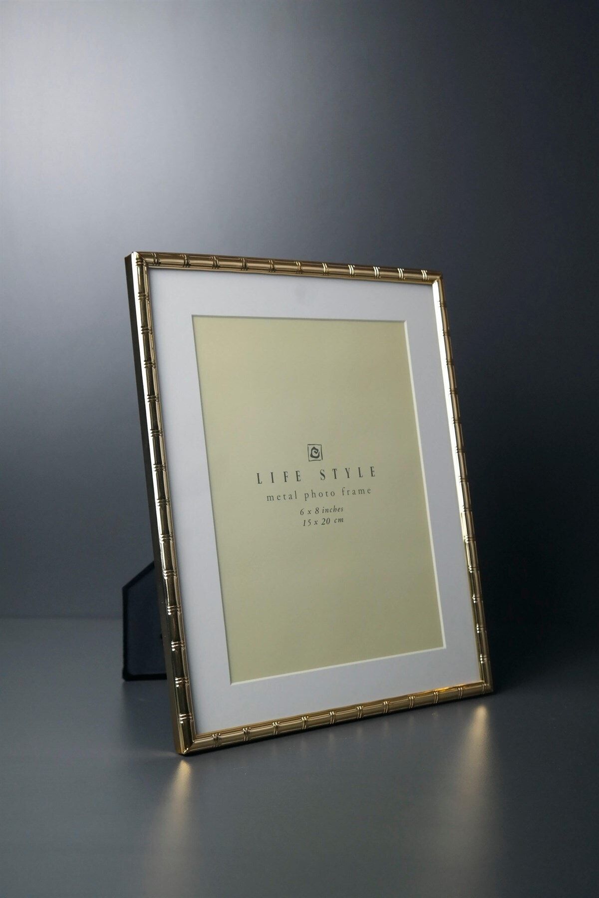 Joy Home Gold Renk Metal Yüzey Çizgi Desenli Iç Katmanlı Resim Çerçevesi Küçük 21*26 Cm