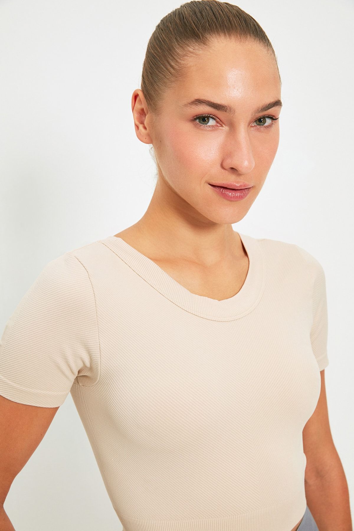TRENDYOLMİLLA Bej Seamless Spor Bluz TWOAW22BZ0449